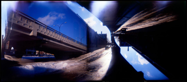 Danger sous le viaduc