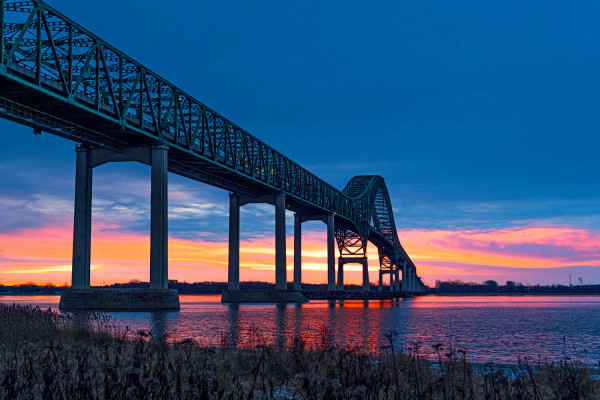 Pont Laviolette au lever du jour I